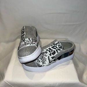 Jolimall slip-on sneaker, size 8